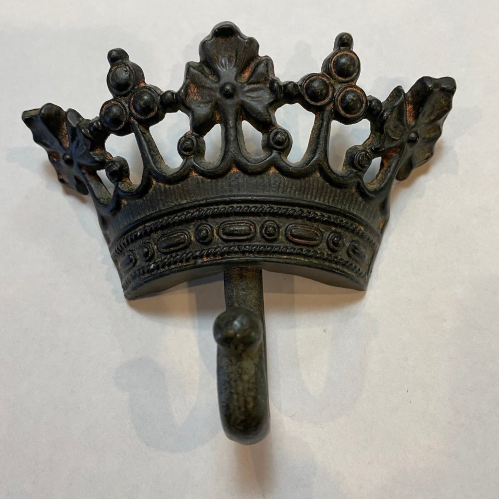 Crown Towel Holder